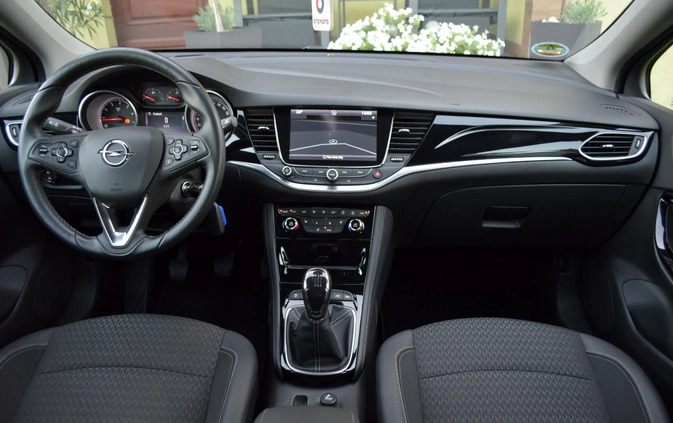 Opel Astra cena 46900 przebieg: 184300, rok produkcji 2016 z Góra małe 172